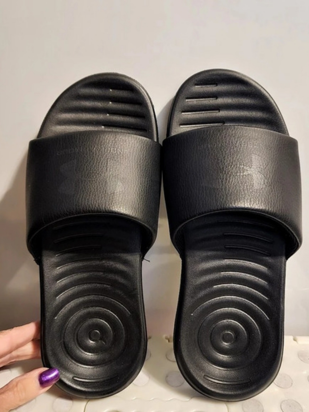 Sz Women's 8 Under Armour UA Black Slide Sandals